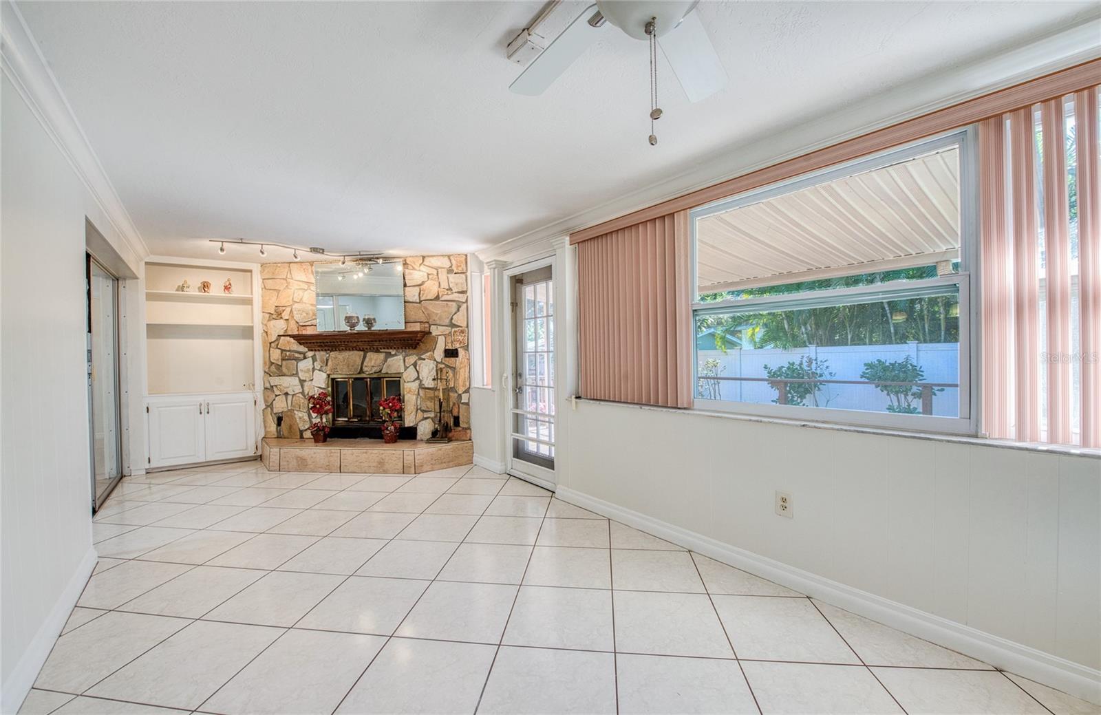 LEISURE ACRES - Residential