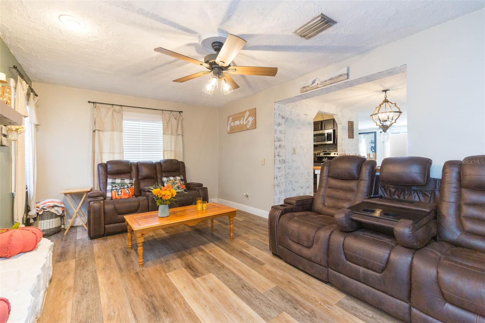 821 WALNUT DRIVE