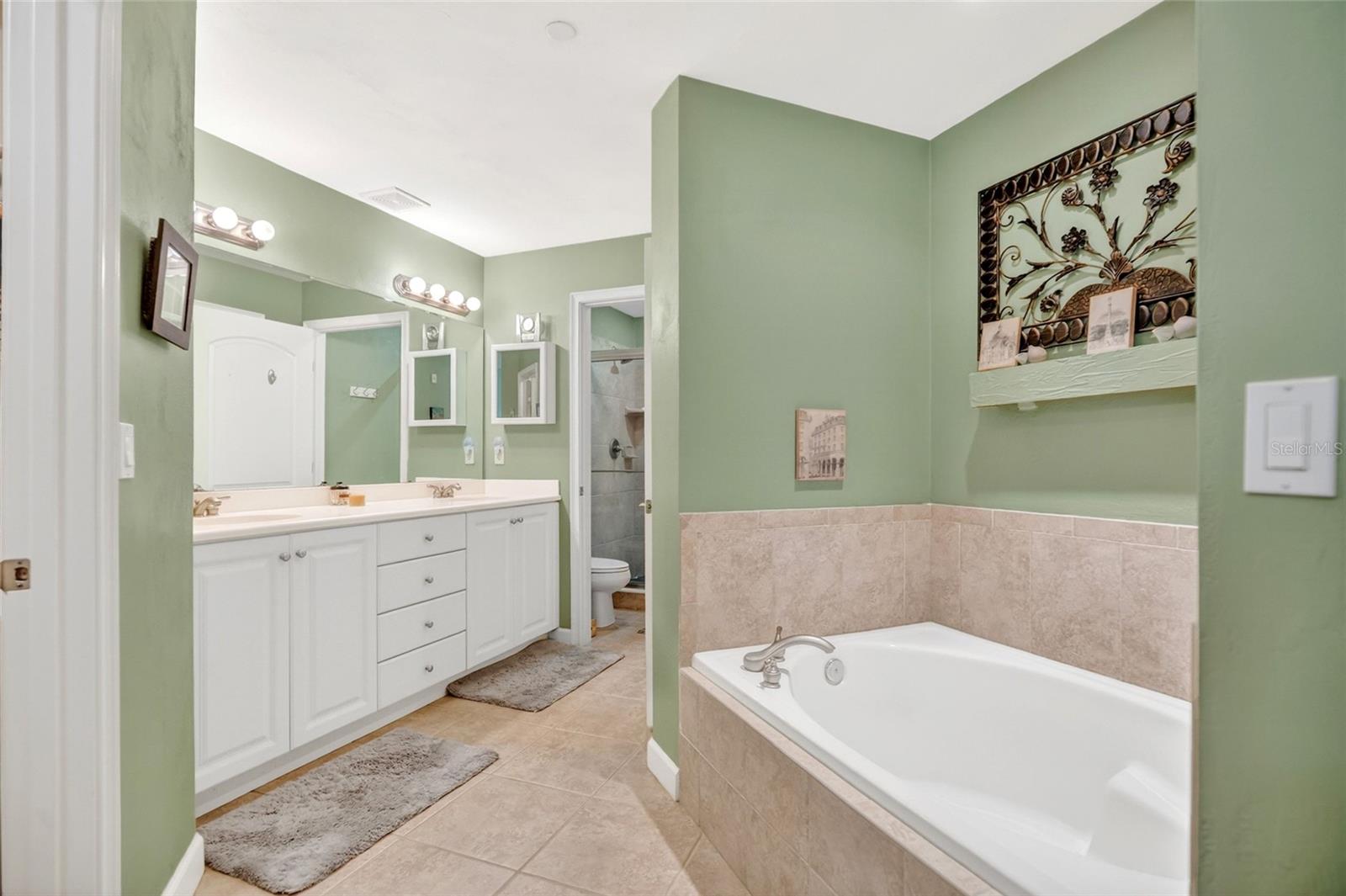 TUSCANY SQUARE 01 CONDO - Residential