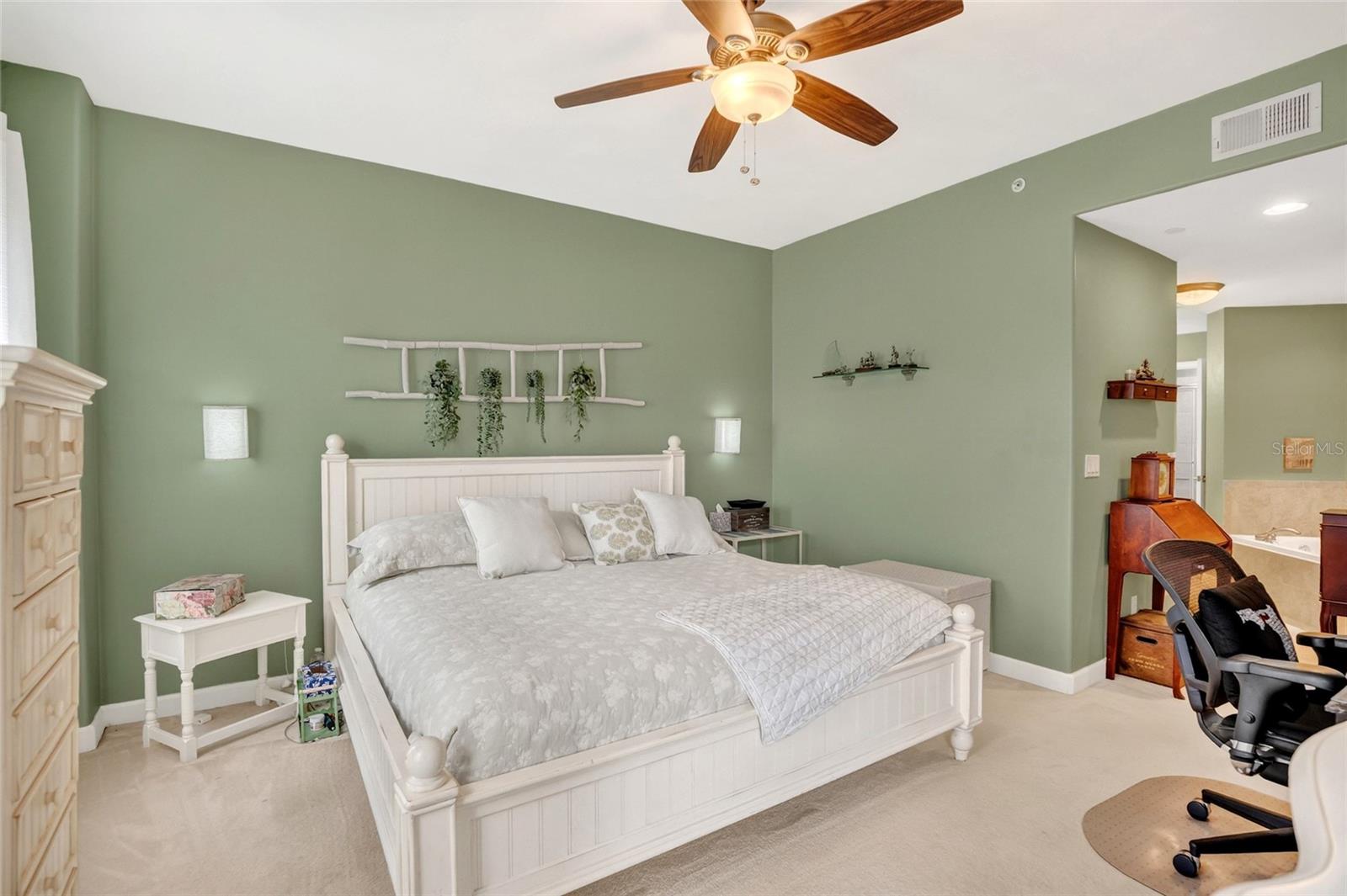 TUSCANY SQUARE 01 CONDO - Residential