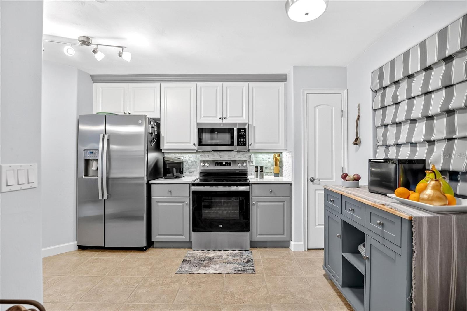 TUSCANY SQUARE 01 CONDO - Residential