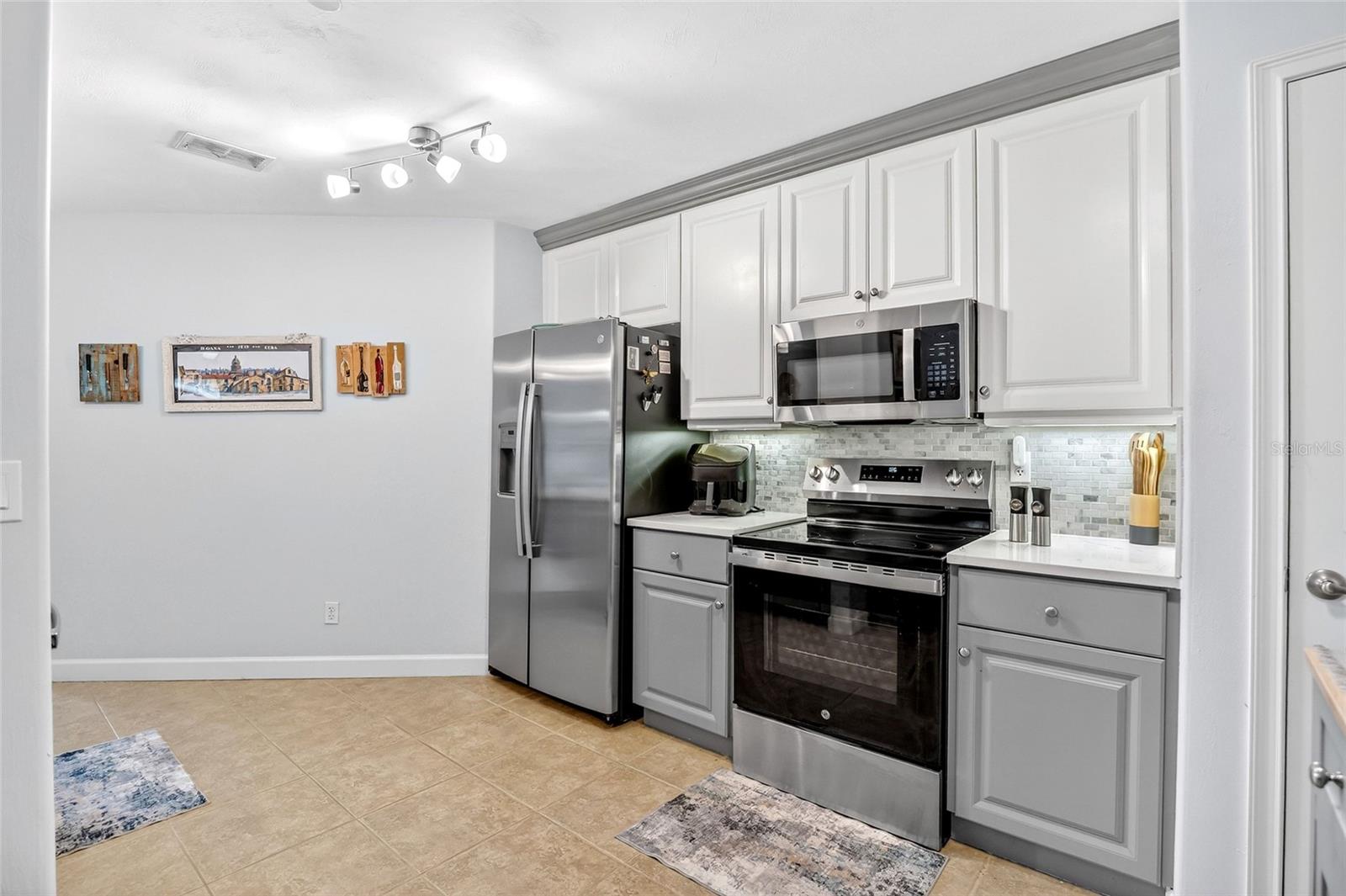 TUSCANY SQUARE 01 CONDO - Residential