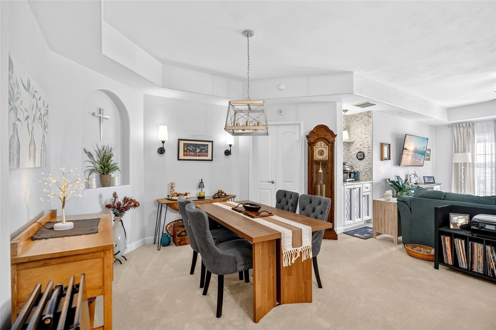 TUSCANY SQUARE 01 CONDO - Residential