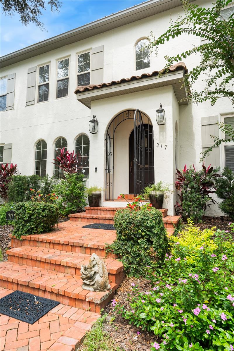 717 N LAKE ADAIR BOULEVARD