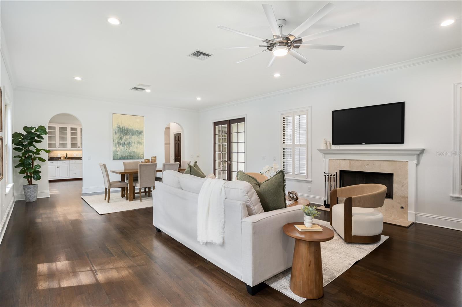 717 N LAKE ADAIR BOULEVARD