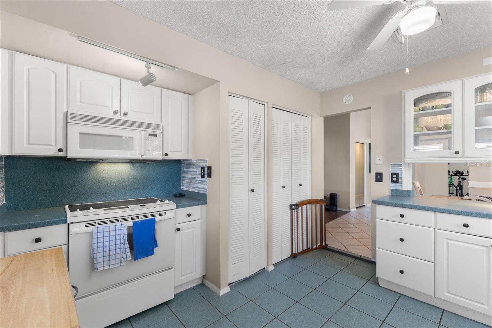 BAY TOWNE WEST - Residential