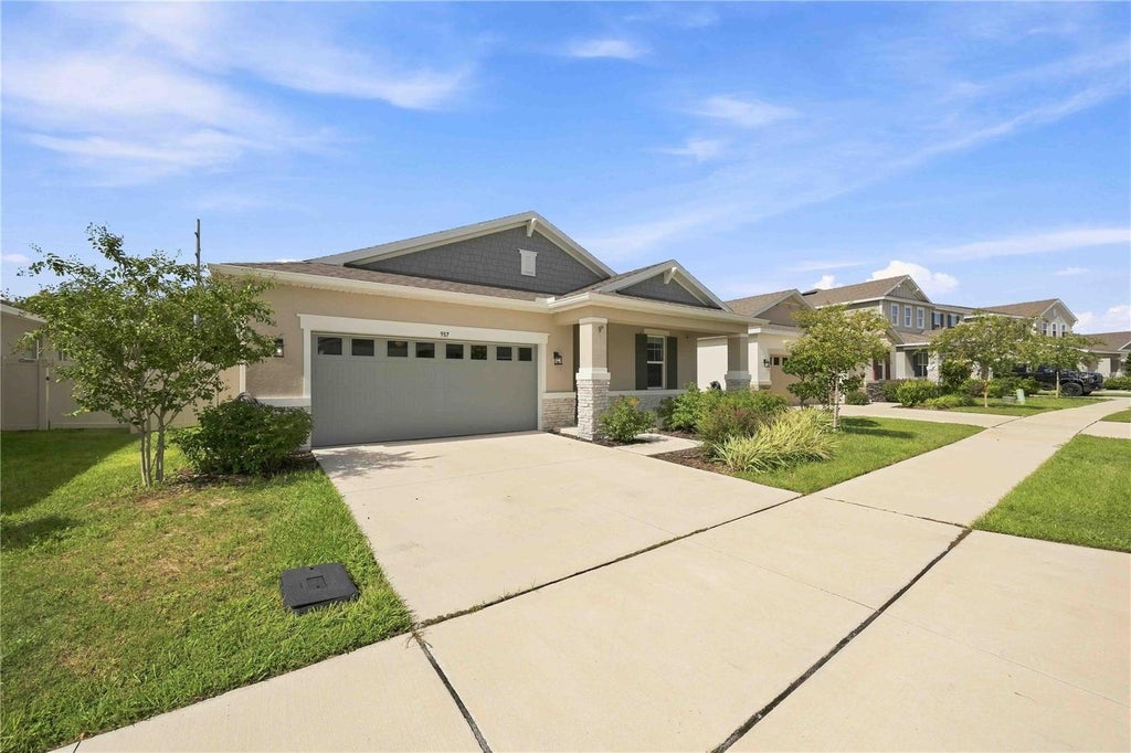 Photo of 987 Griffon Avenue, Lake Alfred, FL 33850 (MLS # O6438237)