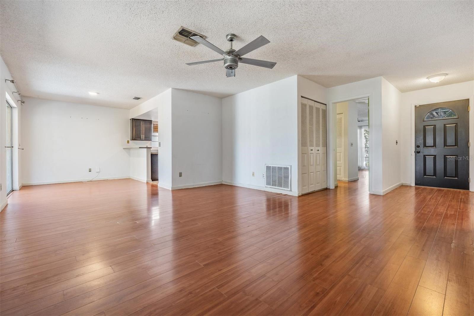 TEMPLE OAKS - Residential