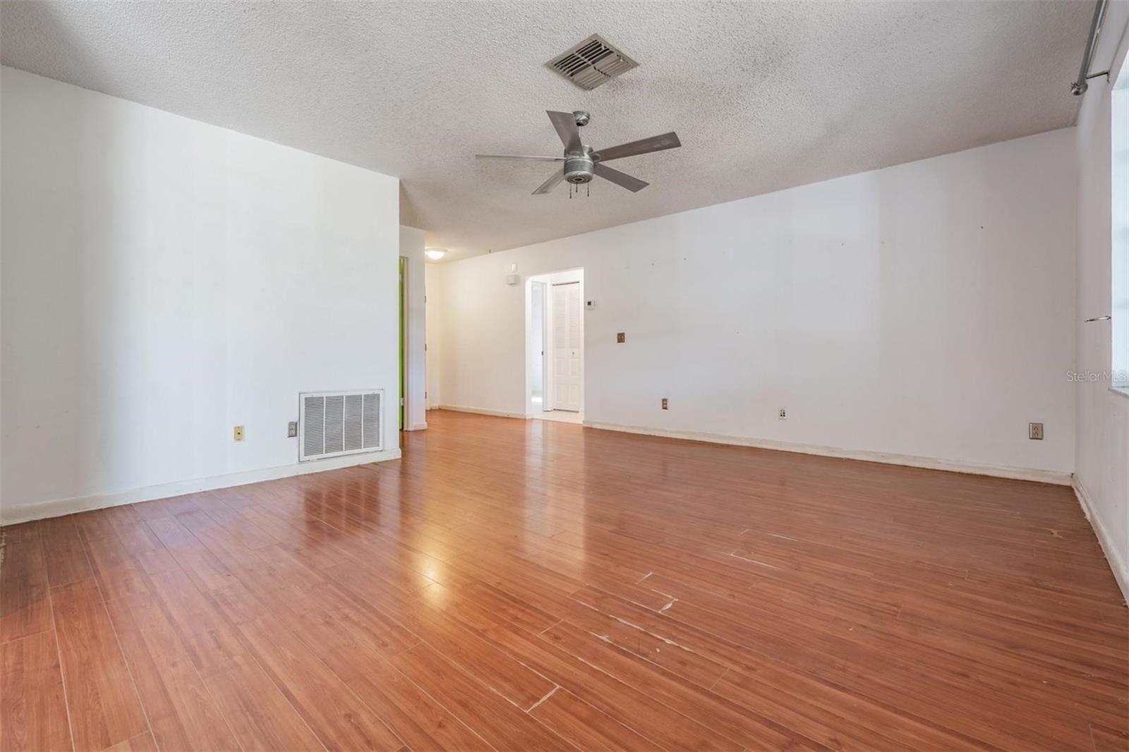 TEMPLE OAKS - Residential