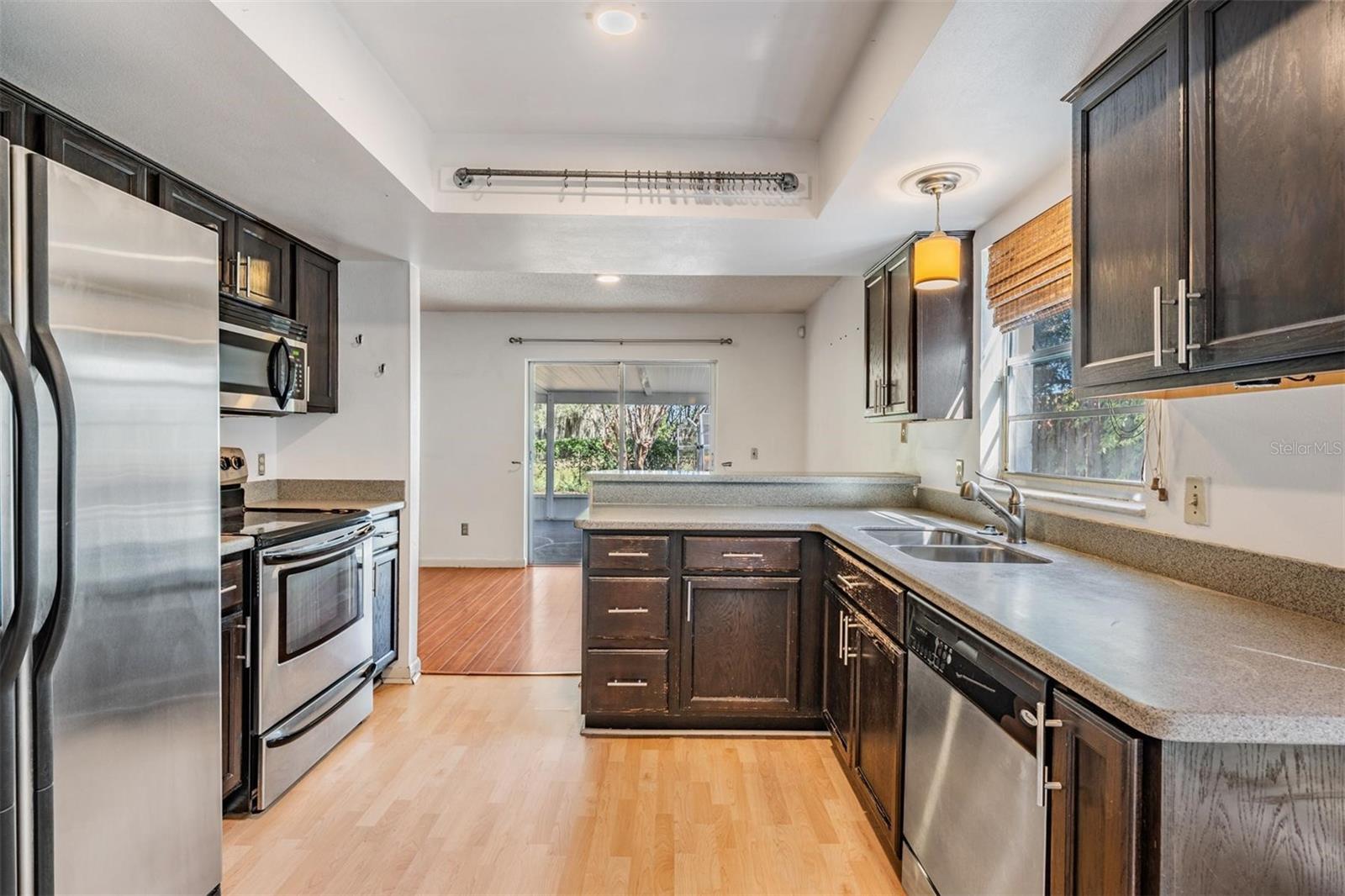 TEMPLE OAKS - Residential
