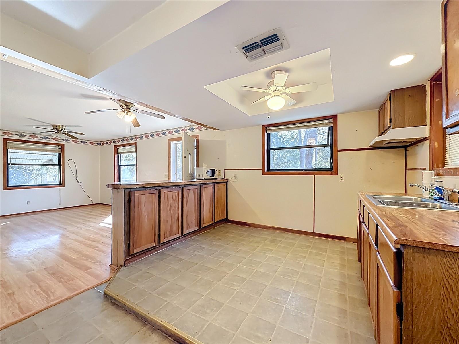 LAKE TROPICANA RANCHETTES - Residential