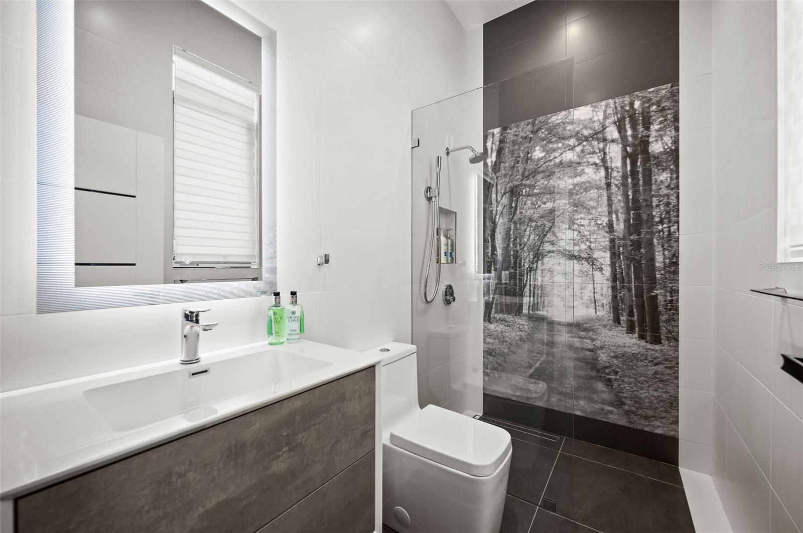 VAMO 3RD ADD TO - Residential Lease