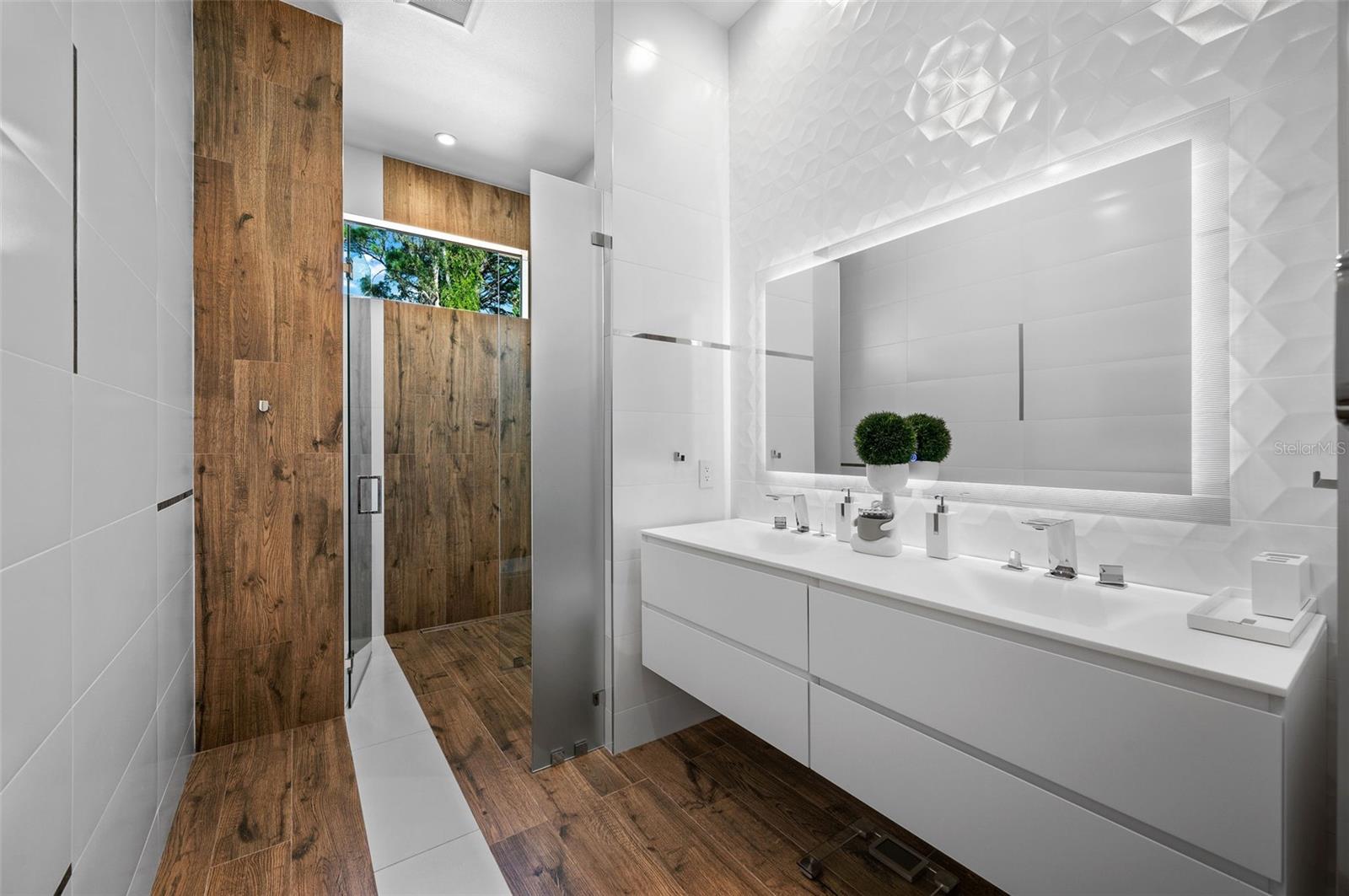 VAMO 3RD ADD TO - Residential Lease