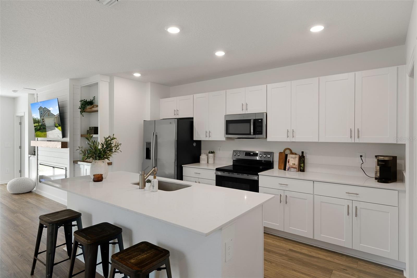 6582 PORCH LIGHT DRIVE