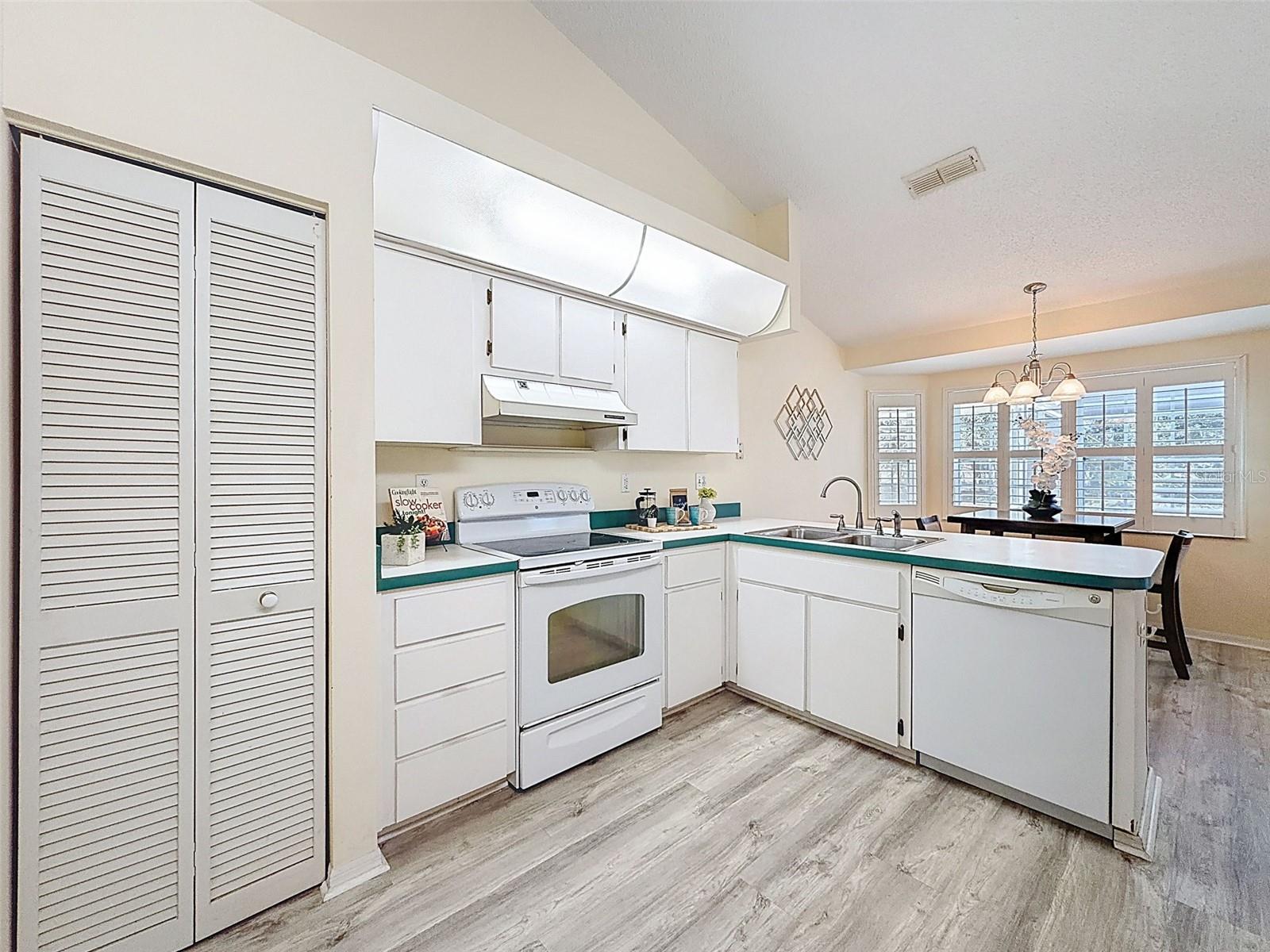 FAIRWAY OAKS - Residential