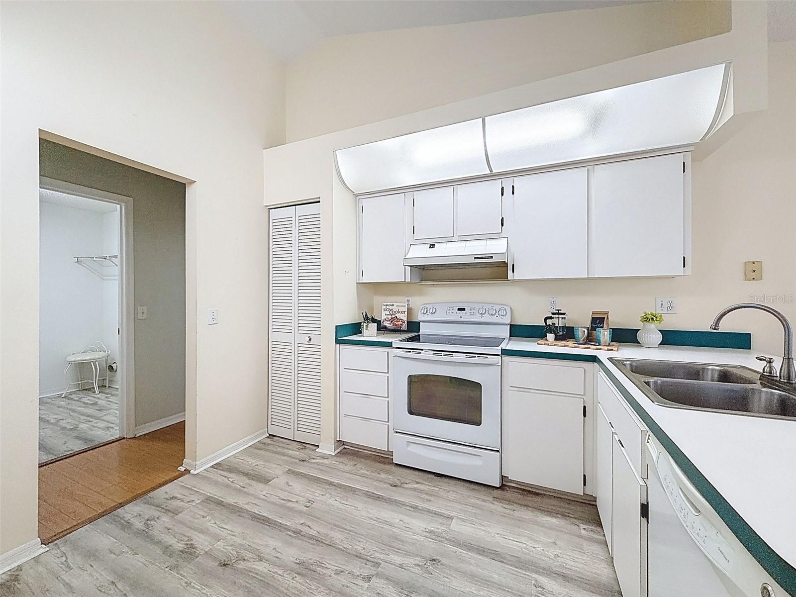 FAIRWAY OAKS - Residential