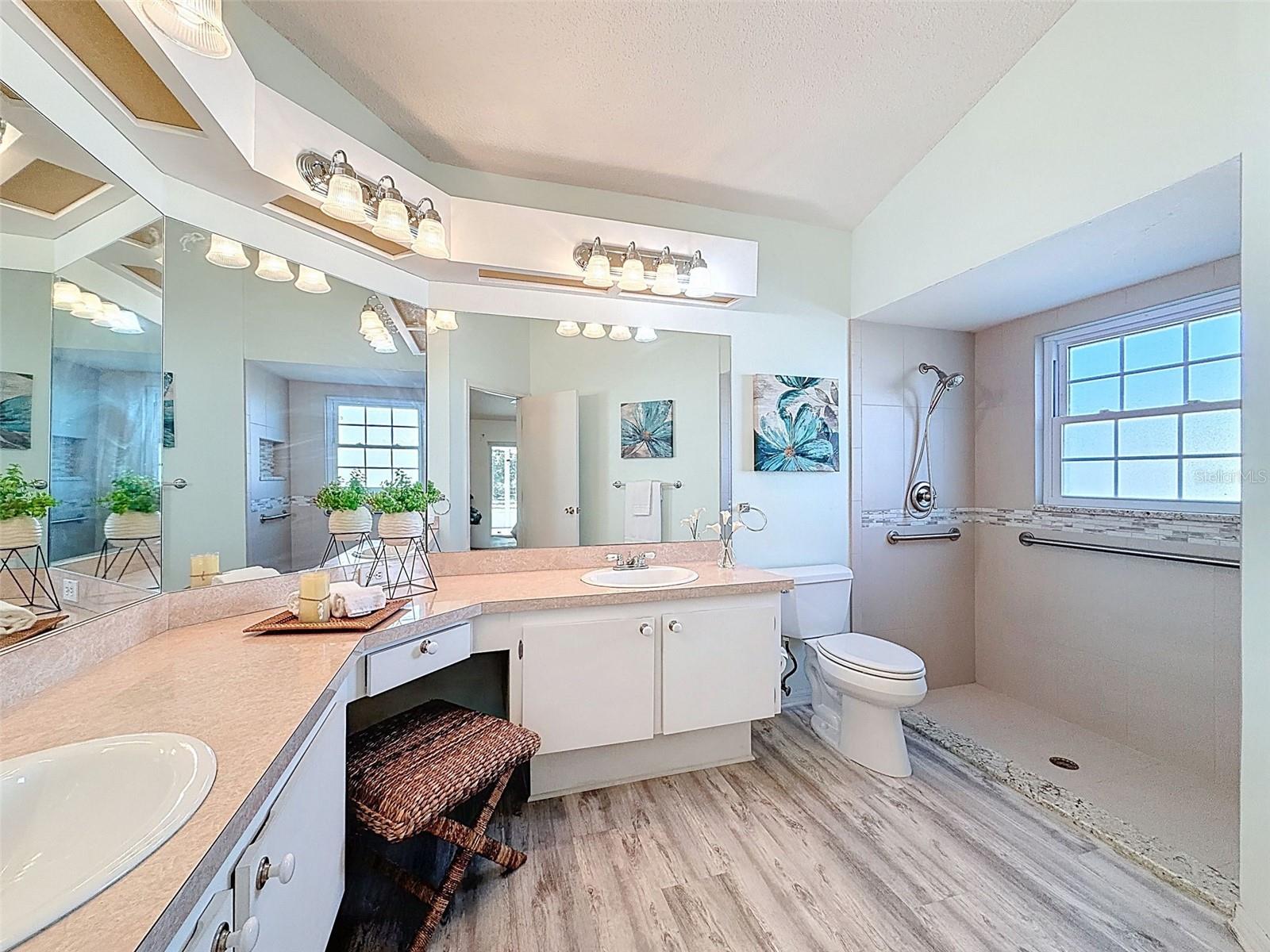 FAIRWAY OAKS - Residential