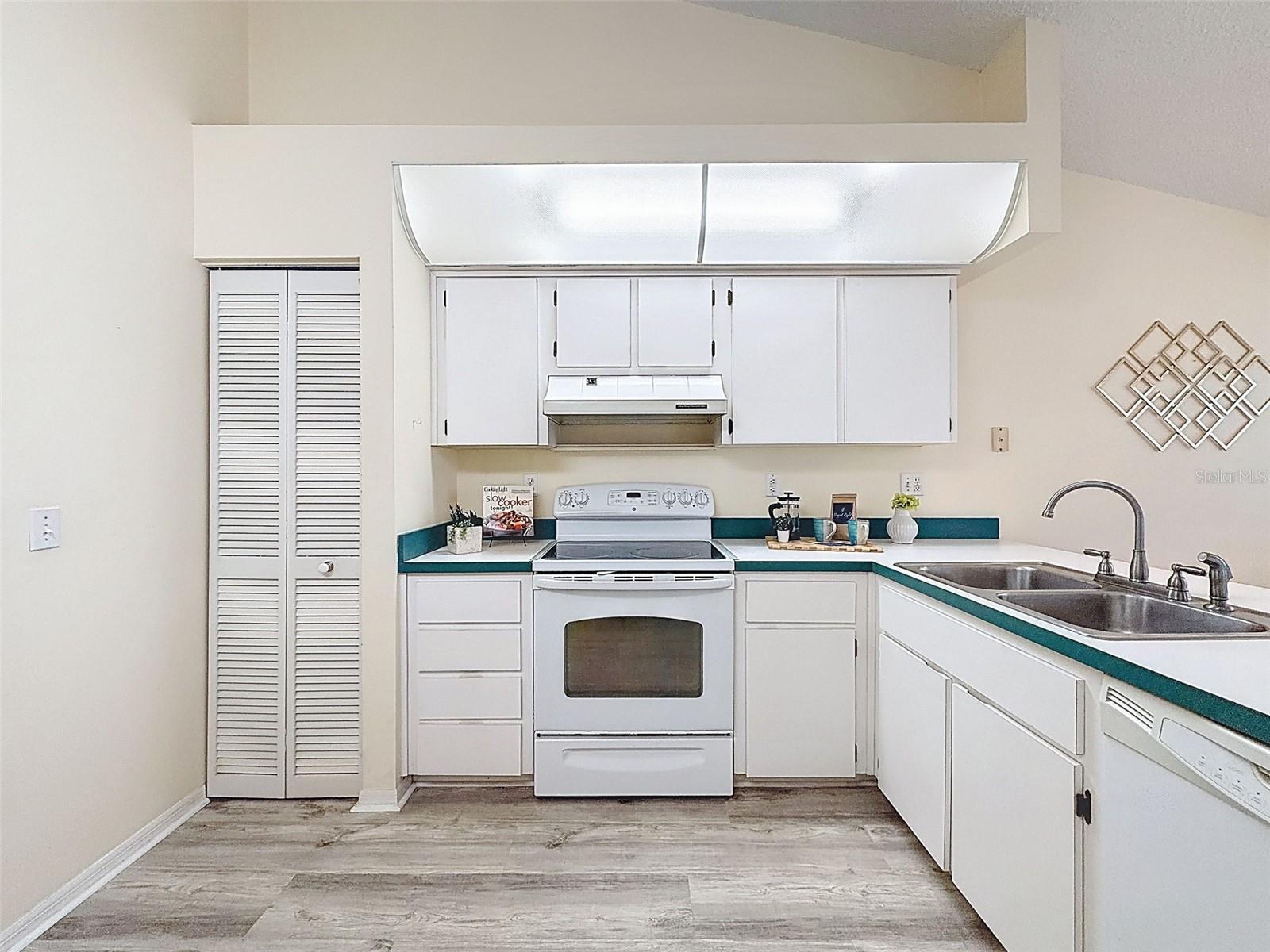 FAIRWAY OAKS - Residential