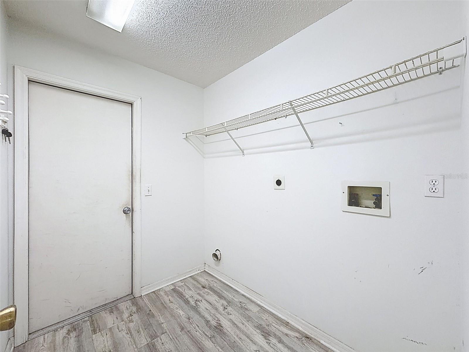 FAIRWAY OAKS - Residential