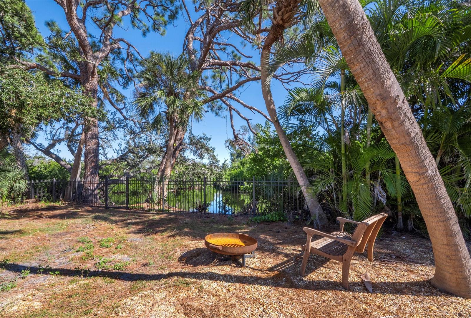 SIESTA PROPERTIES INC - Land