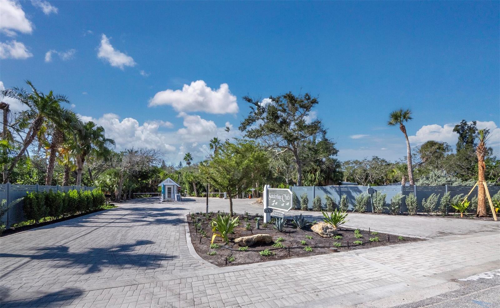 SIESTA PROPERTIES INC - Land