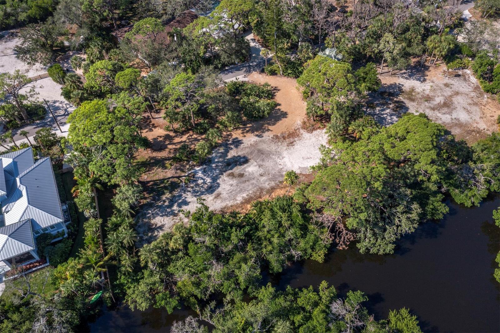 SIESTA PROPERTIES INC - Land