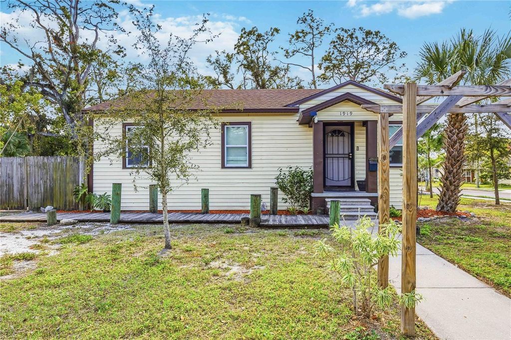 Photo of 1919 12th Avenue W, Bradenton, FL 34205 (MLS # N6142547)