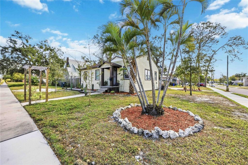 Photo of 1919 12th Avenue W, Bradenton, FL 34205 (MLS # N6142547)