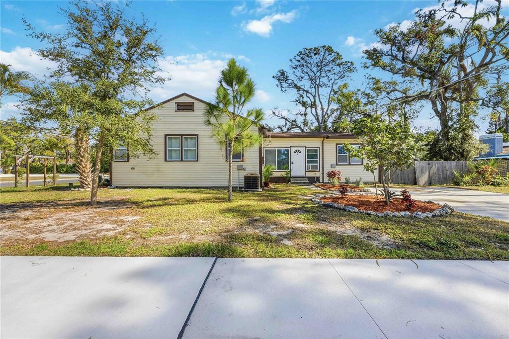Photo of 1919 12th Avenue W, Bradenton, FL 34205 (MLS # N6142547)