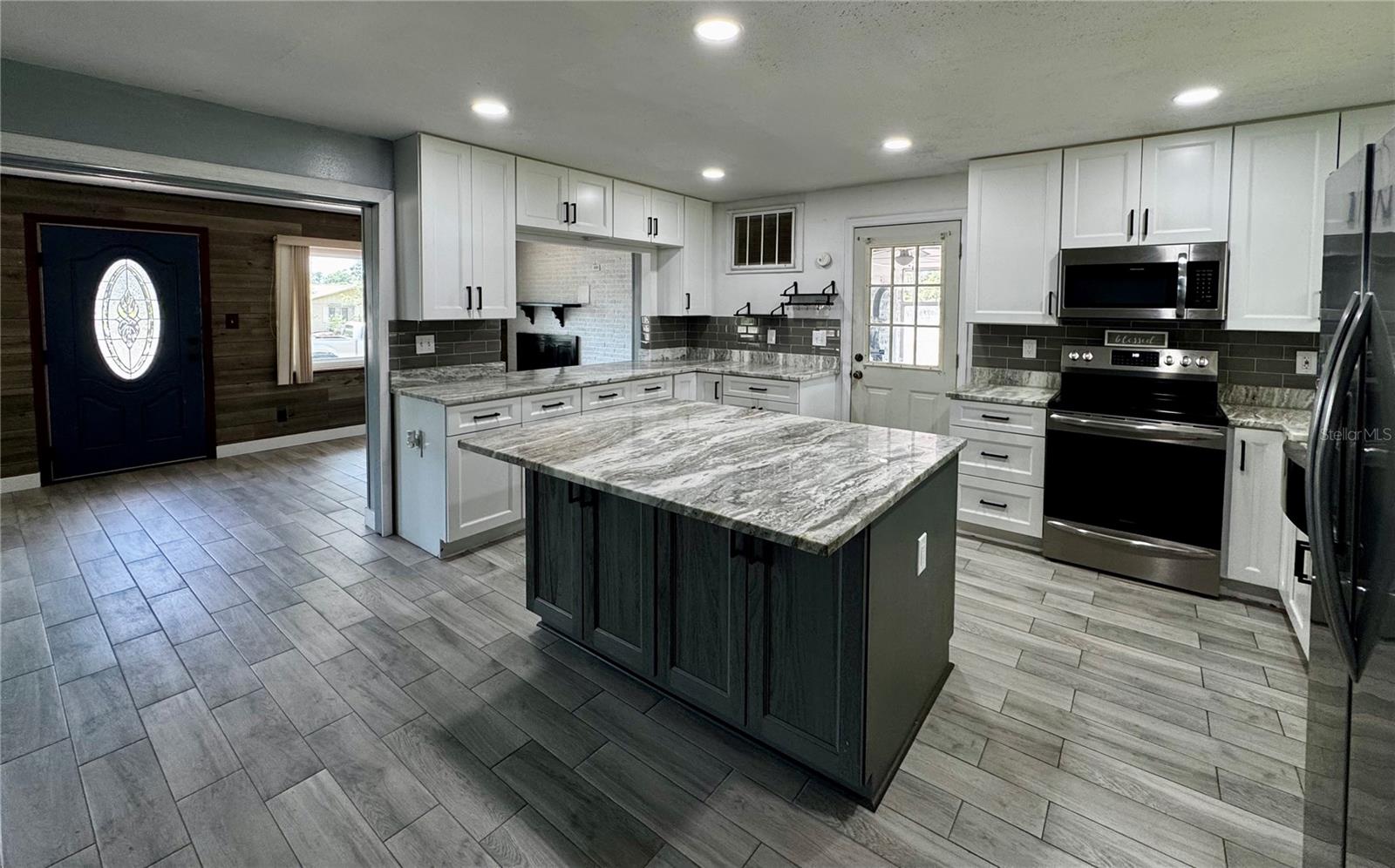 LAKEWOOD - Residential