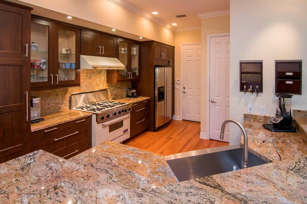 HANSEN MANOR TWNHMS - Residential