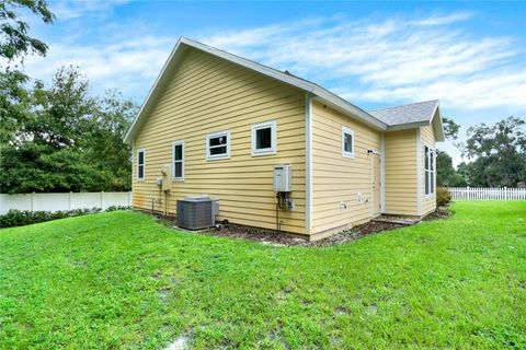 A home in DELAND