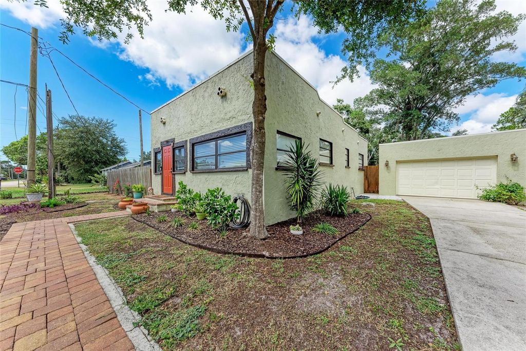 Photo of 3812 11th Avenue W, Bradenton, FL 34205 (MLS # A4666989)