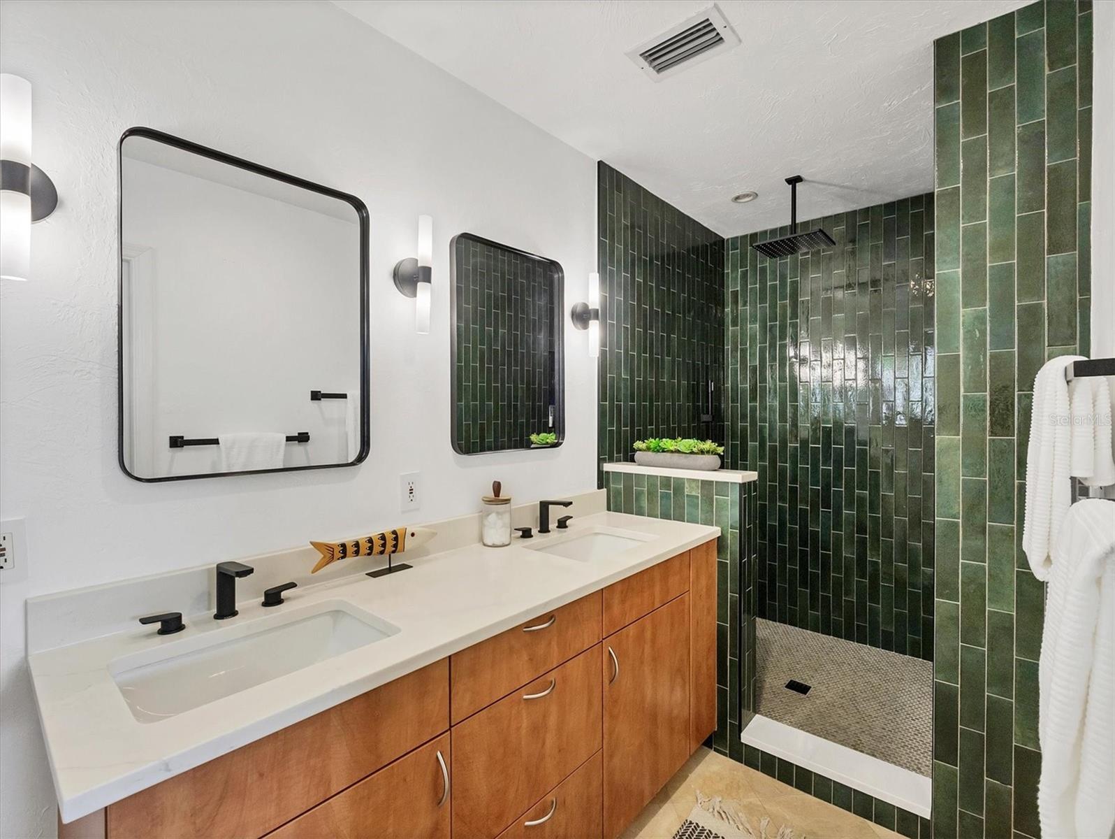 SOUTH GATE - Residential