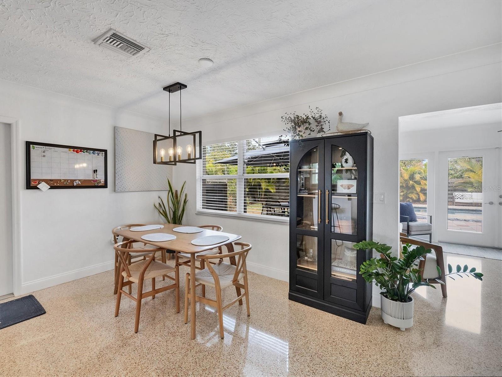 SOUTH GATE - Residential