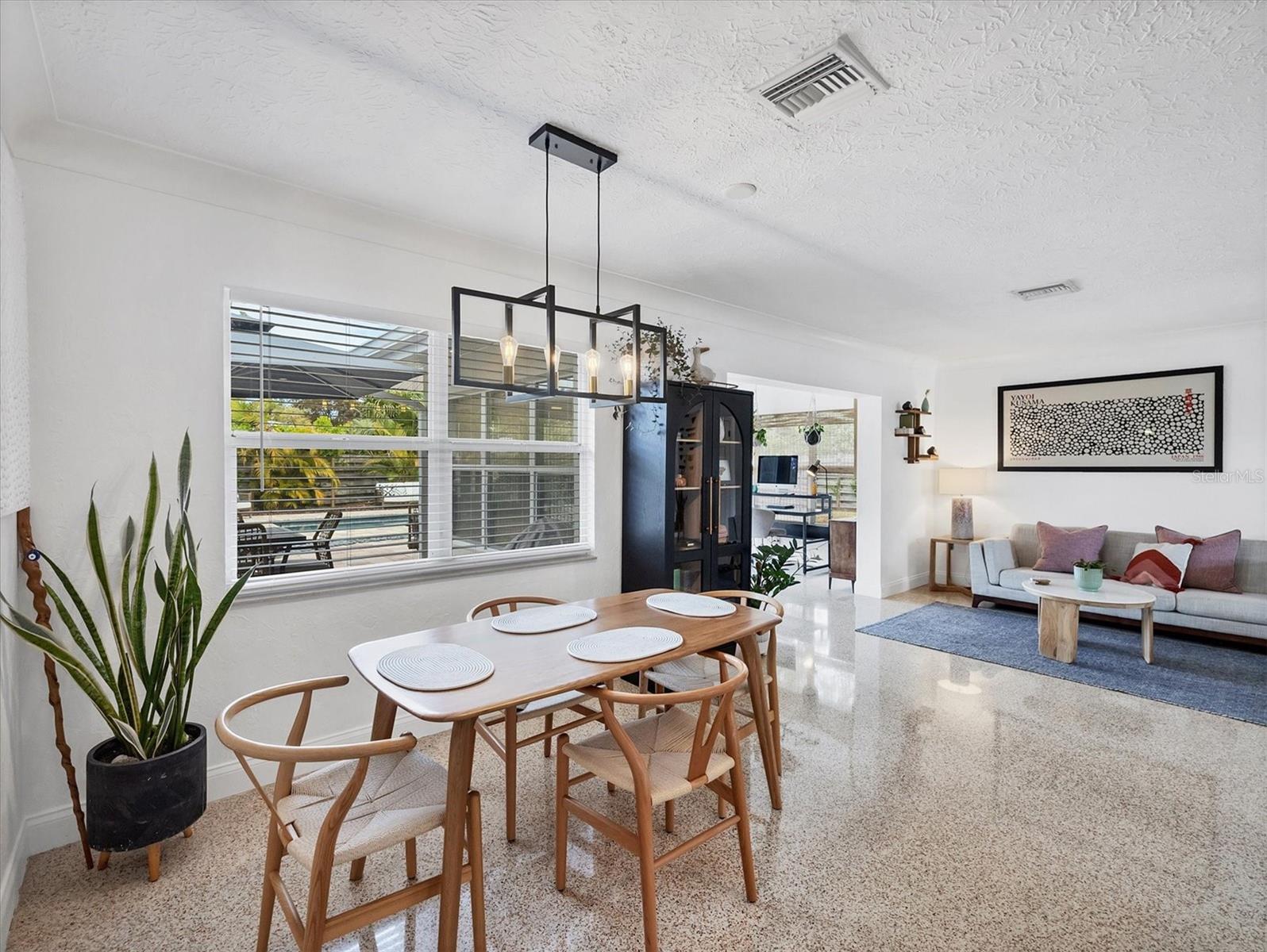 SOUTH GATE - Residential