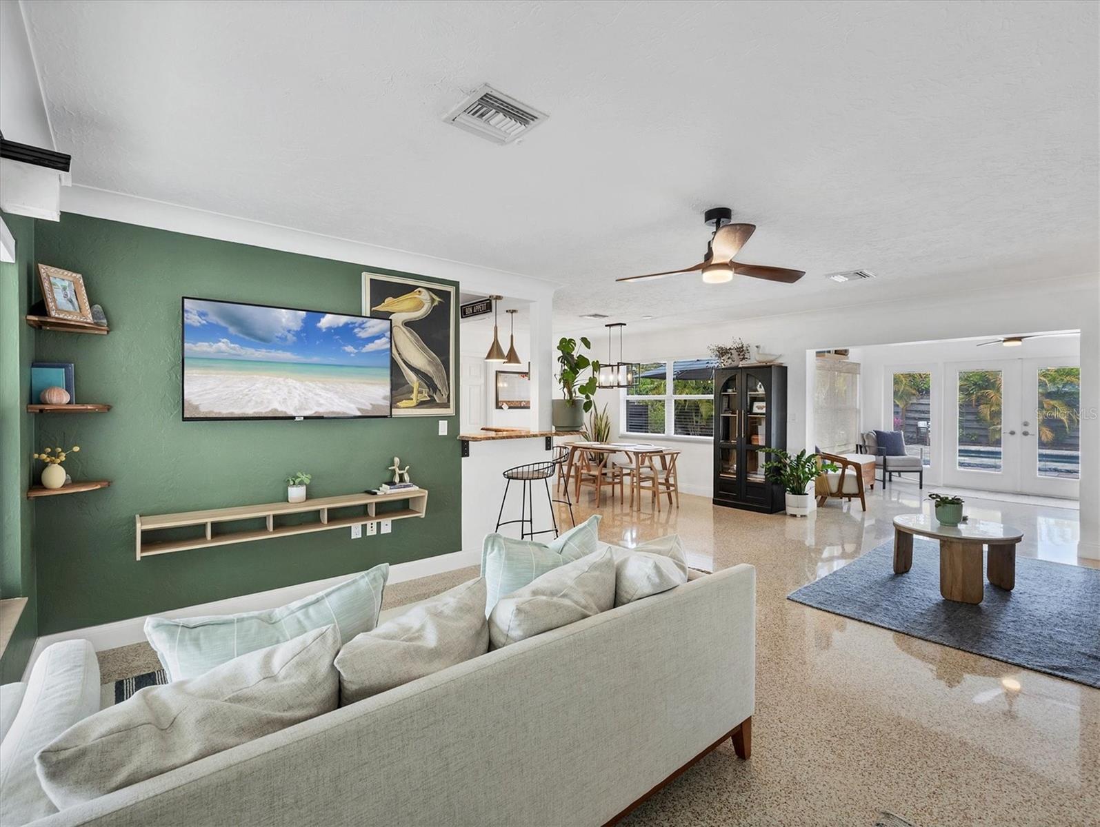 SOUTH GATE - Residential