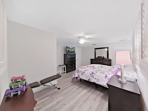 Single Family Residence in SAINT PETERSBURG FL 239 FREEPORT AVENUE 34.jpg