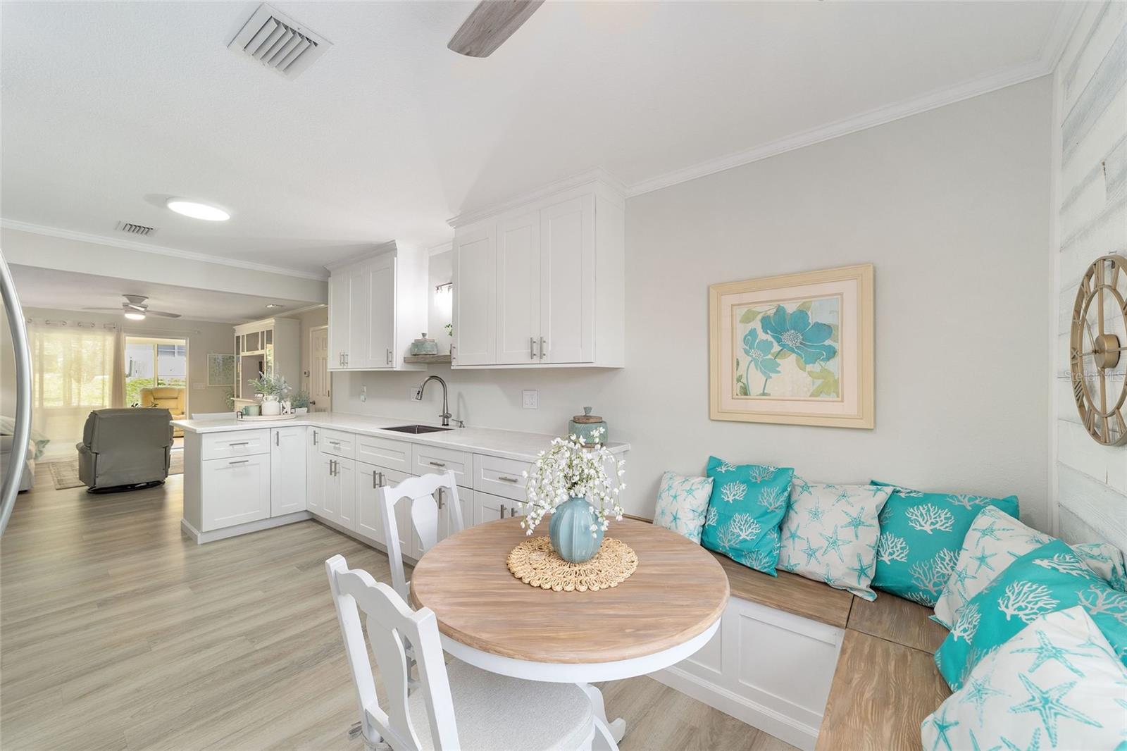 ON TOP OF THE WORLD - Residential