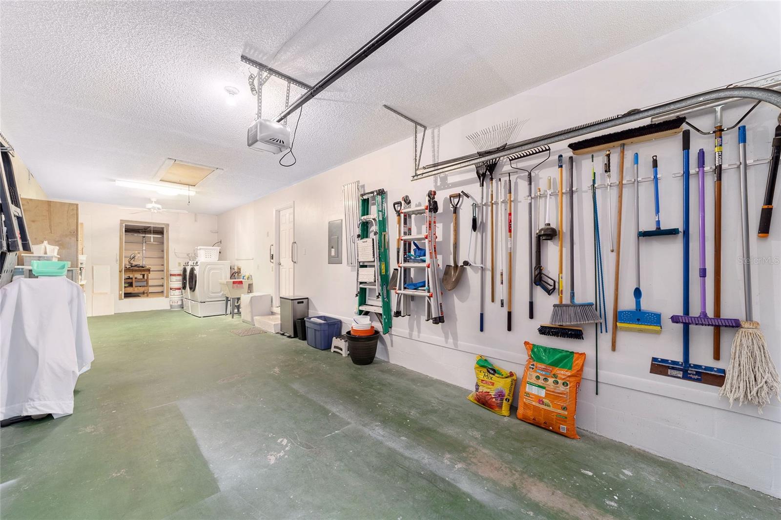 ON TOP OF THE WORLD - Residential