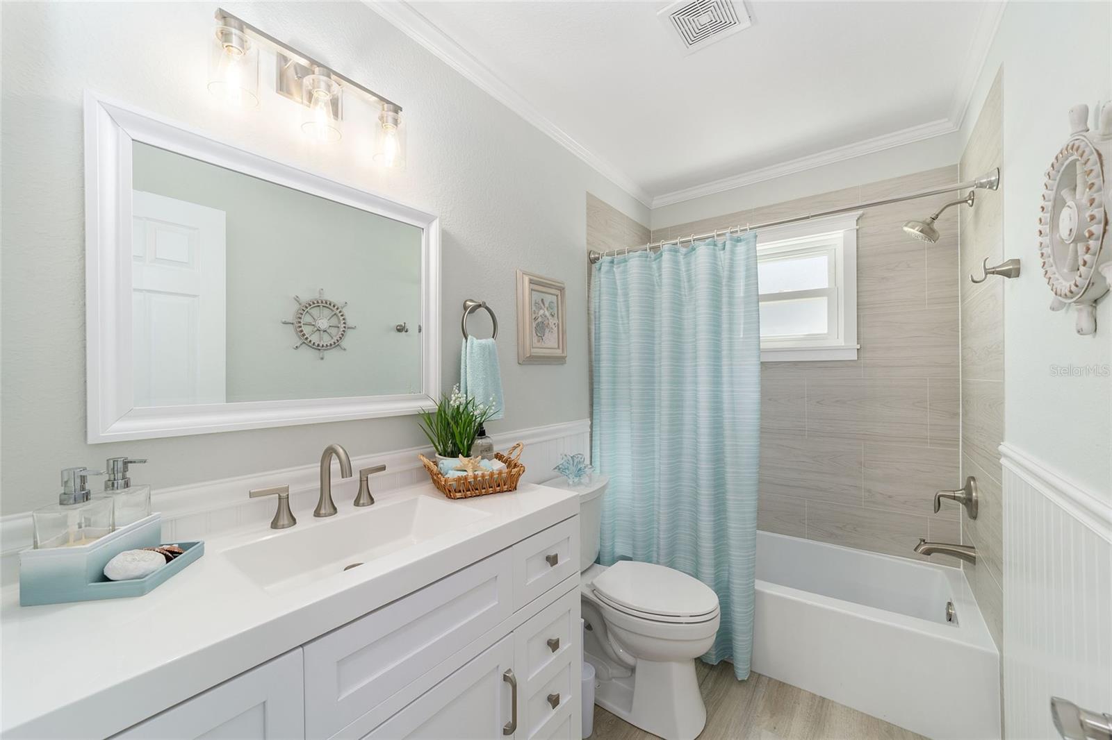 ON TOP OF THE WORLD - Residential