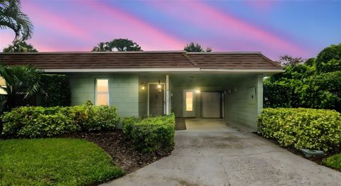 A home in WINTER HAVEN