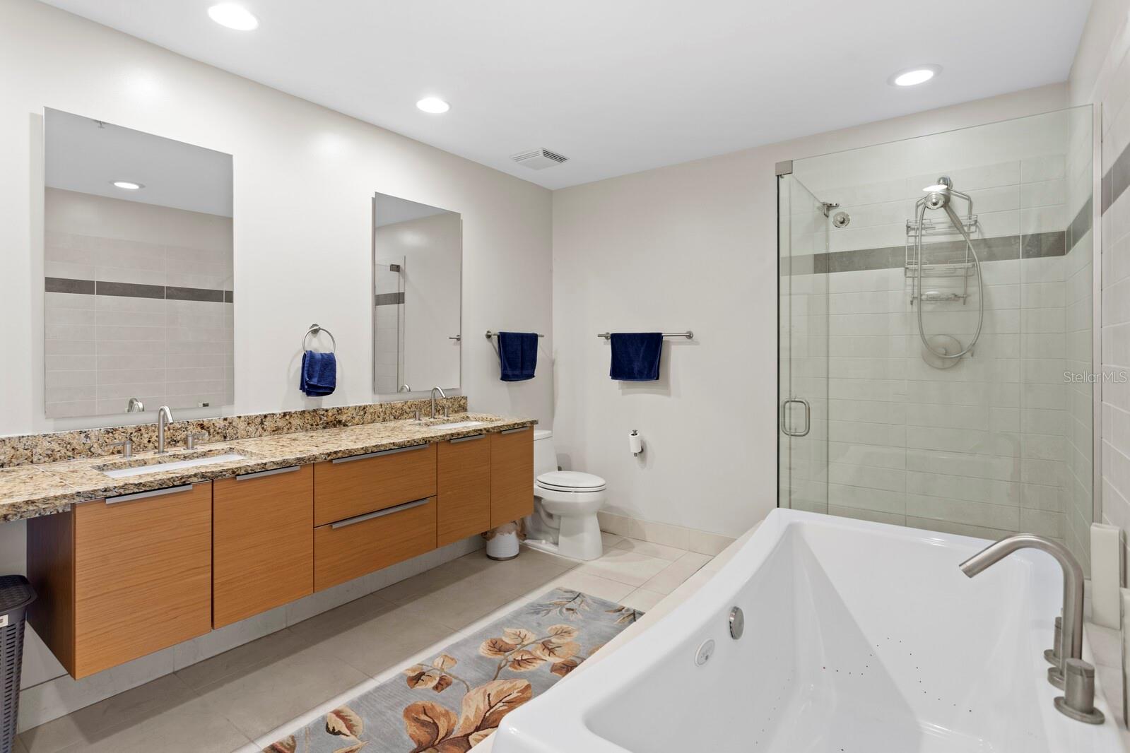 SIGNATURE PLACE CONDO - Residential