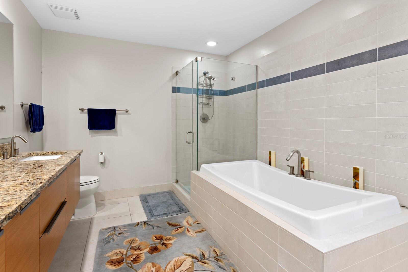 SIGNATURE PLACE CONDO - Residential