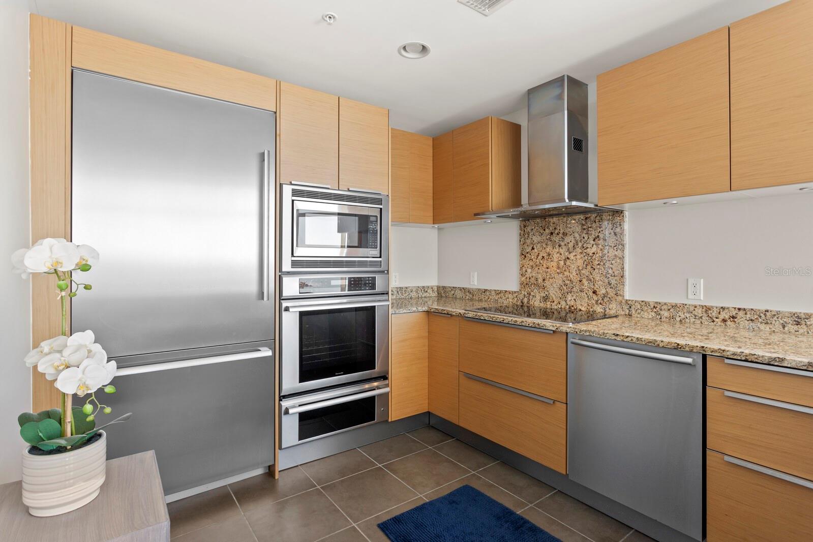 SIGNATURE PLACE CONDO - Residential