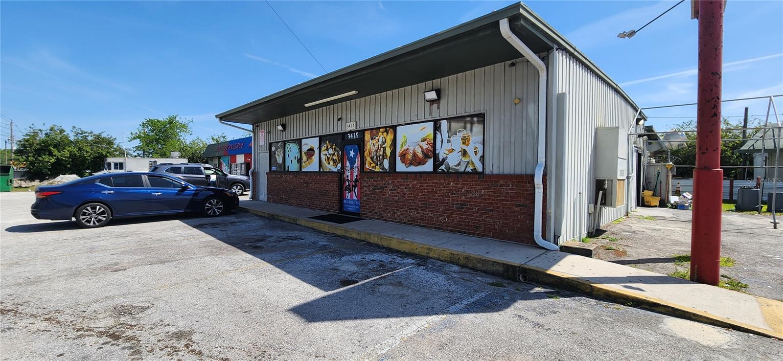 Main image without alt text