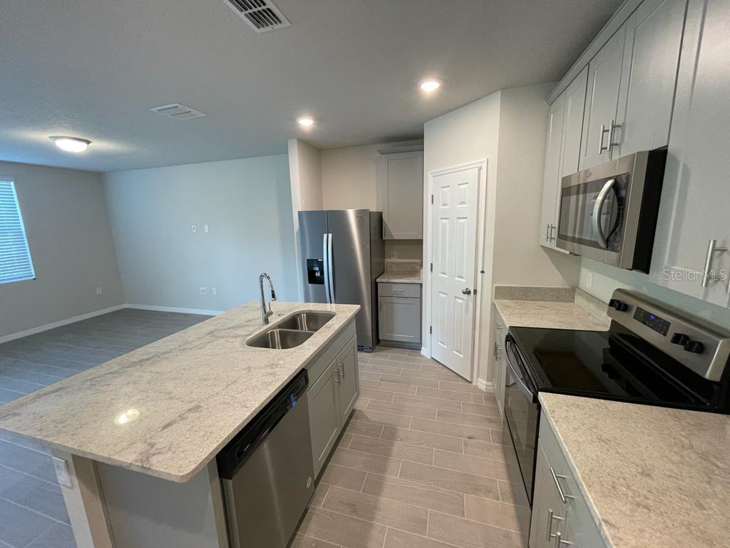 UNION SQUARE - Residential Lease