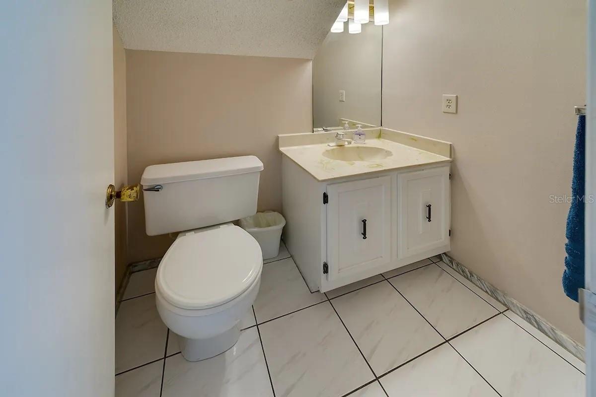 BAY OAKS - Residential Lease