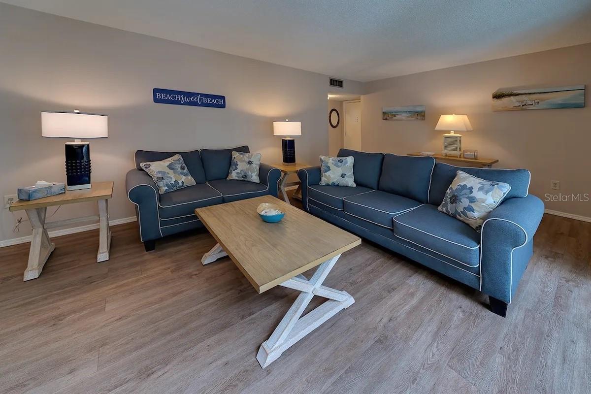 BAY OAKS - Residential Lease