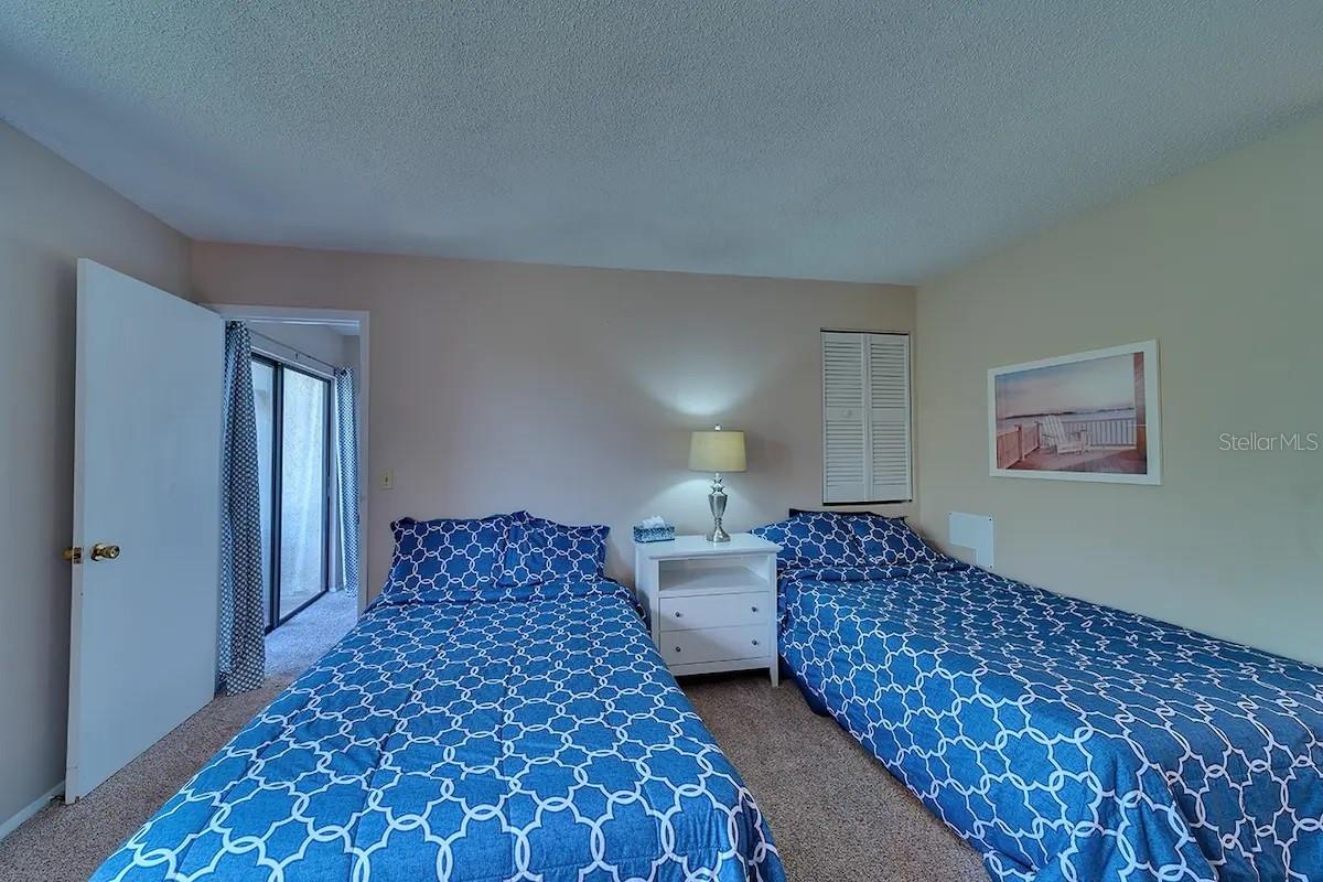 BAY OAKS - Residential Lease